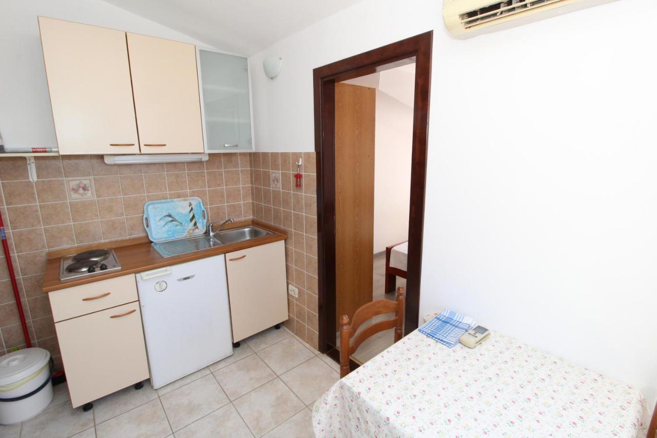 Apartments And Rooms With Parking Space Mandre, Pag - 6309 كولان المظهر الخارجي الصورة
