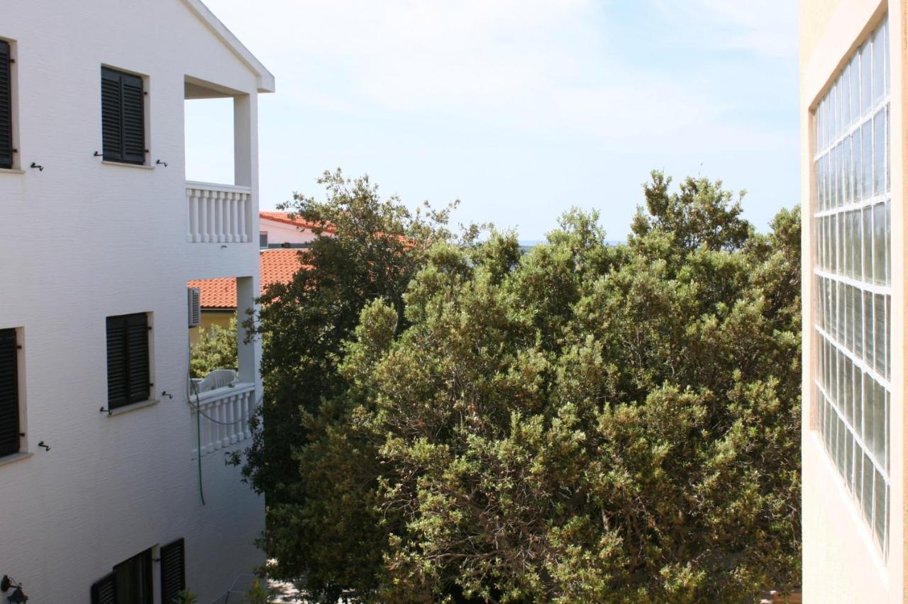 Apartments And Rooms With Parking Space Mandre, Pag - 6309 كولان المظهر الخارجي الصورة