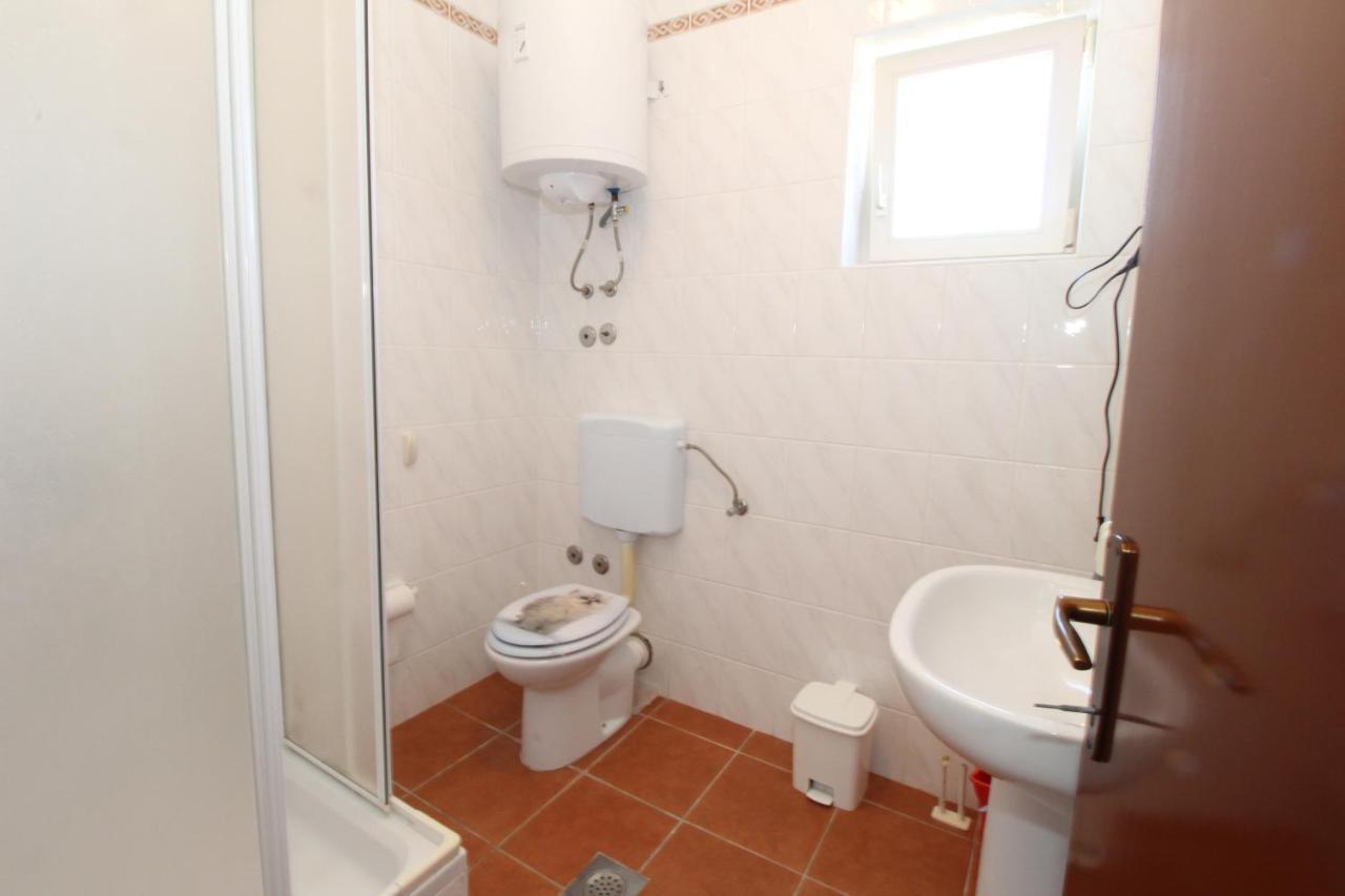 Apartments And Rooms With Parking Space Mandre, Pag - 6309 كولان المظهر الخارجي الصورة