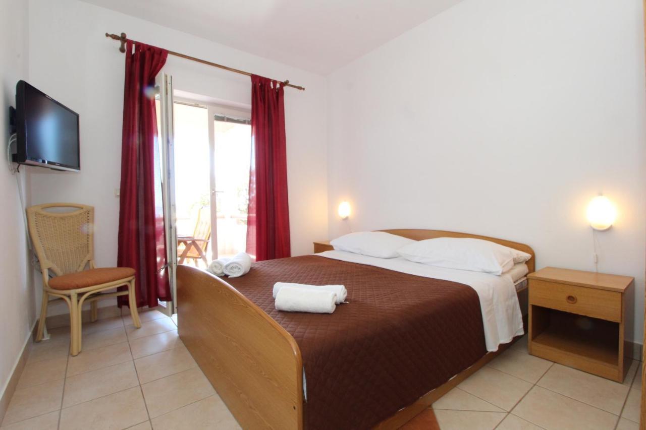 Apartments And Rooms With Parking Space Mandre, Pag - 6309 كولان المظهر الخارجي الصورة