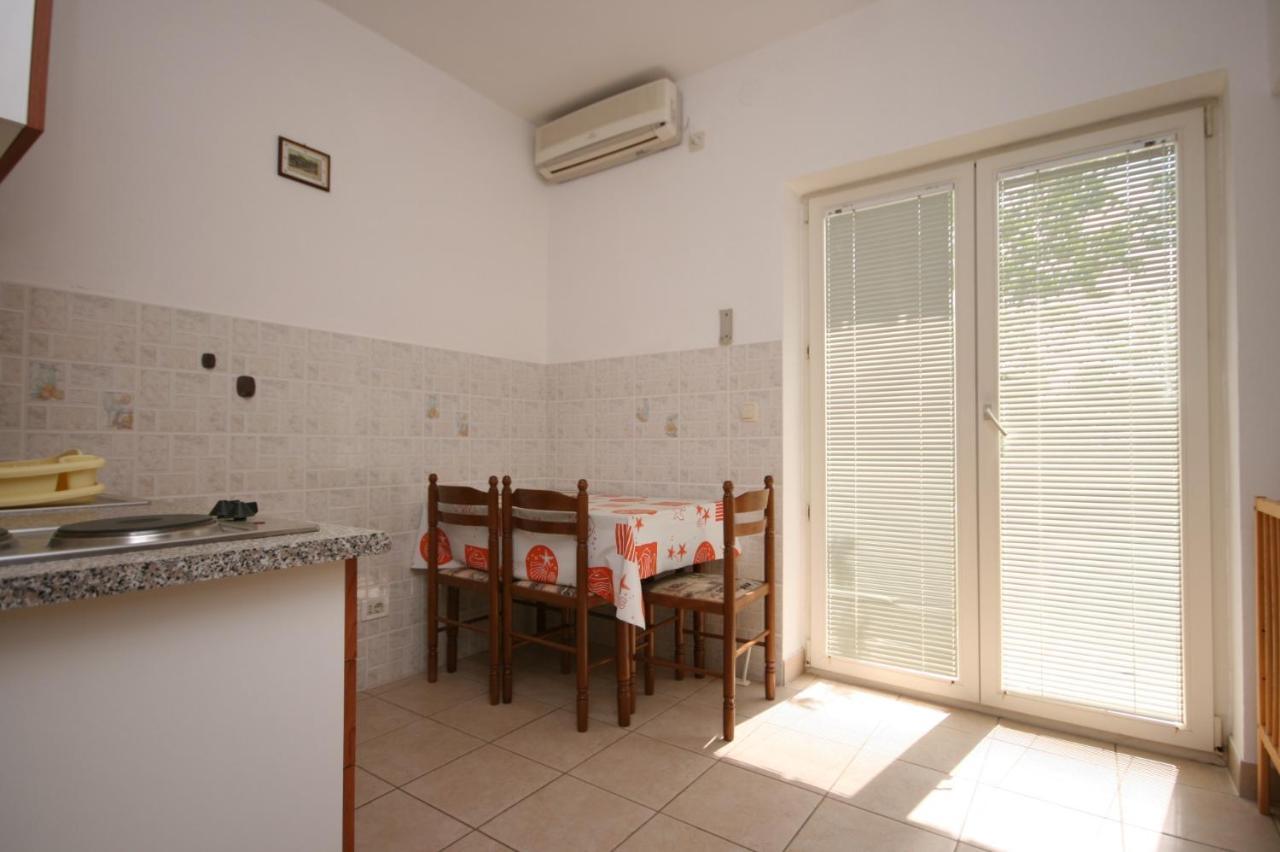 Apartments And Rooms With Parking Space Mandre, Pag - 6309 كولان المظهر الخارجي الصورة