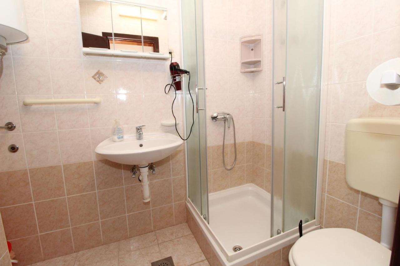 Apartments And Rooms With Parking Space Mandre, Pag - 6309 كولان المظهر الخارجي الصورة
