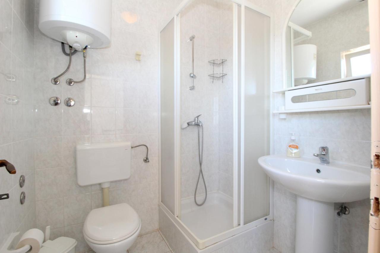 Apartments And Rooms With Parking Space Mandre, Pag - 6309 كولان المظهر الخارجي الصورة